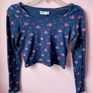 Abercrombie kids blue floral long sleeve crop top
